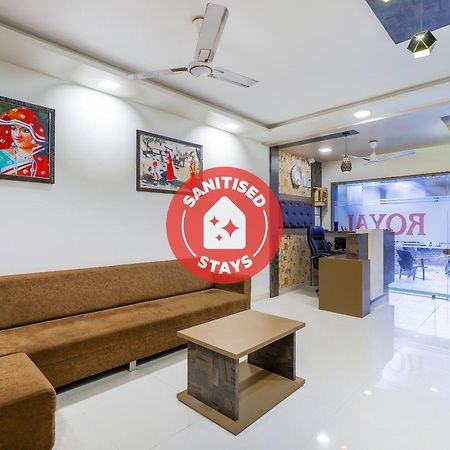 Oyo 47110 Hotel Royal Palace Naroda Buitenkant foto