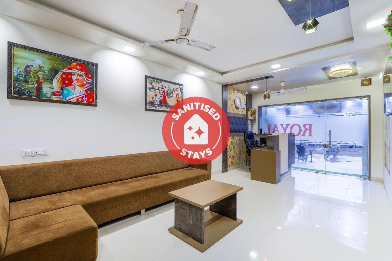 Oyo 47110 Hotel Royal Palace Naroda Buitenkant foto