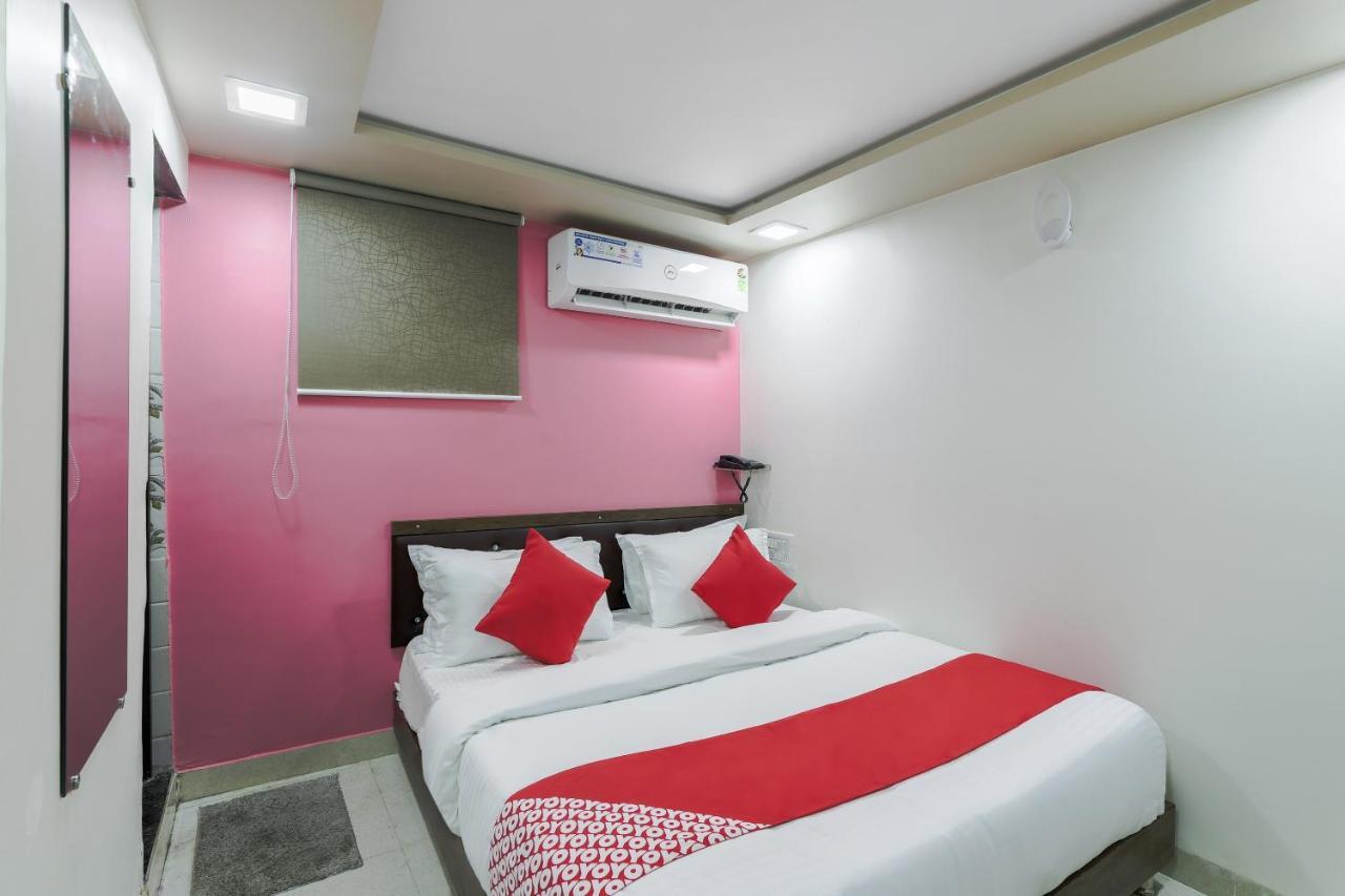 Oyo 47110 Hotel Royal Palace Naroda Buitenkant foto