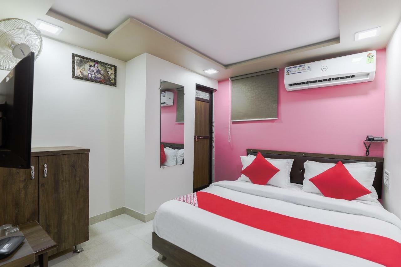Oyo 47110 Hotel Royal Palace Naroda Buitenkant foto
