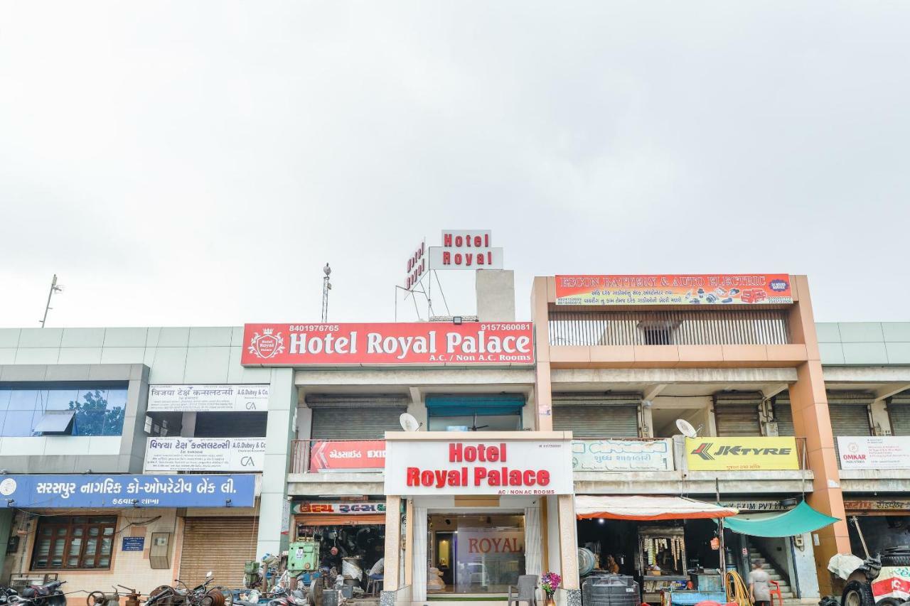 Oyo 47110 Hotel Royal Palace Naroda Buitenkant foto