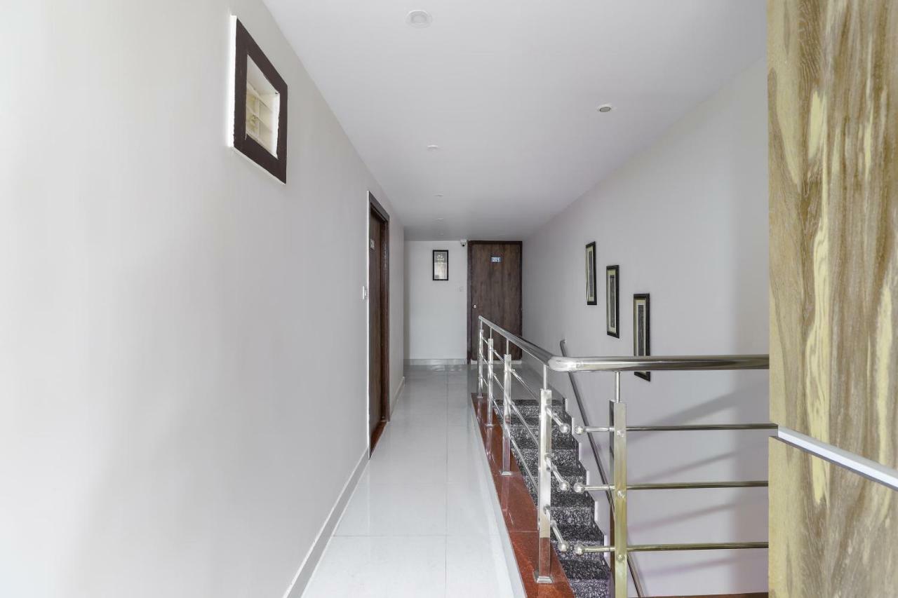 Oyo 47110 Hotel Royal Palace Naroda Buitenkant foto